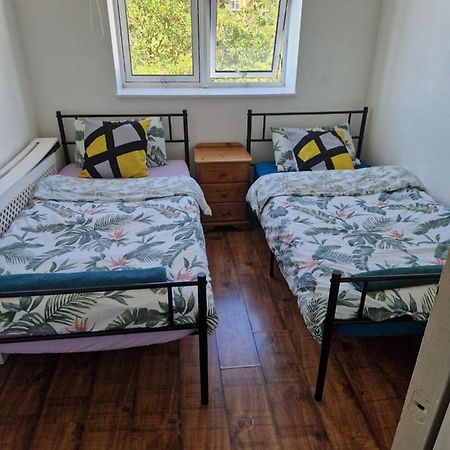Ferienwohnung Twin Bed For Guests London Exterior foto