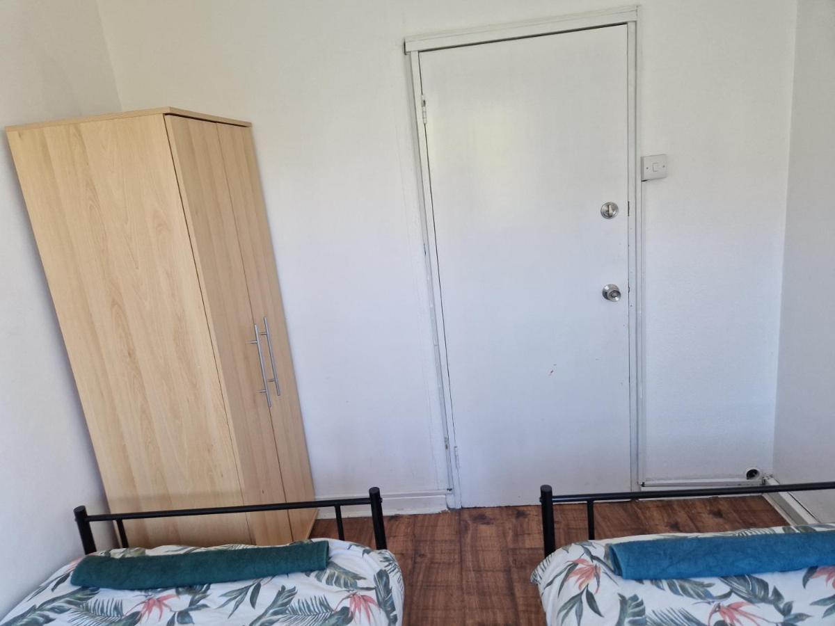 Ferienwohnung Twin Bed For Guests London Exterior foto