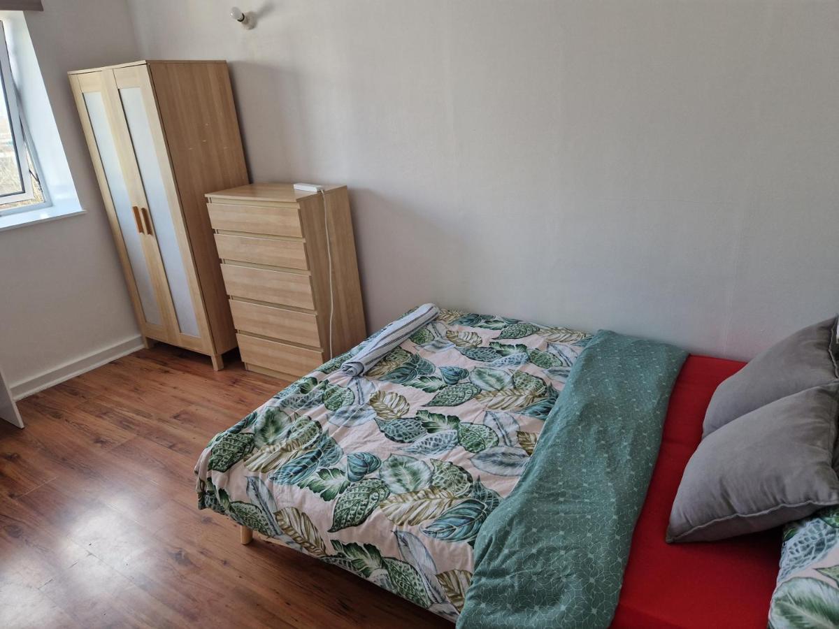 Ferienwohnung Twin Bed For Guests London Exterior foto