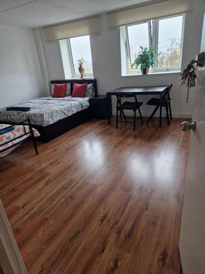Ferienwohnung Twin Bed For Guests London Exterior foto
